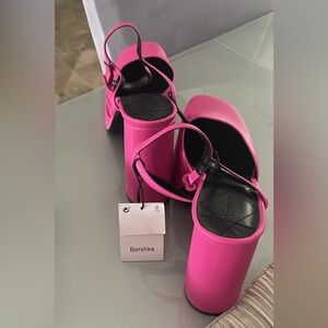 Bershka. Never worn. Pink
